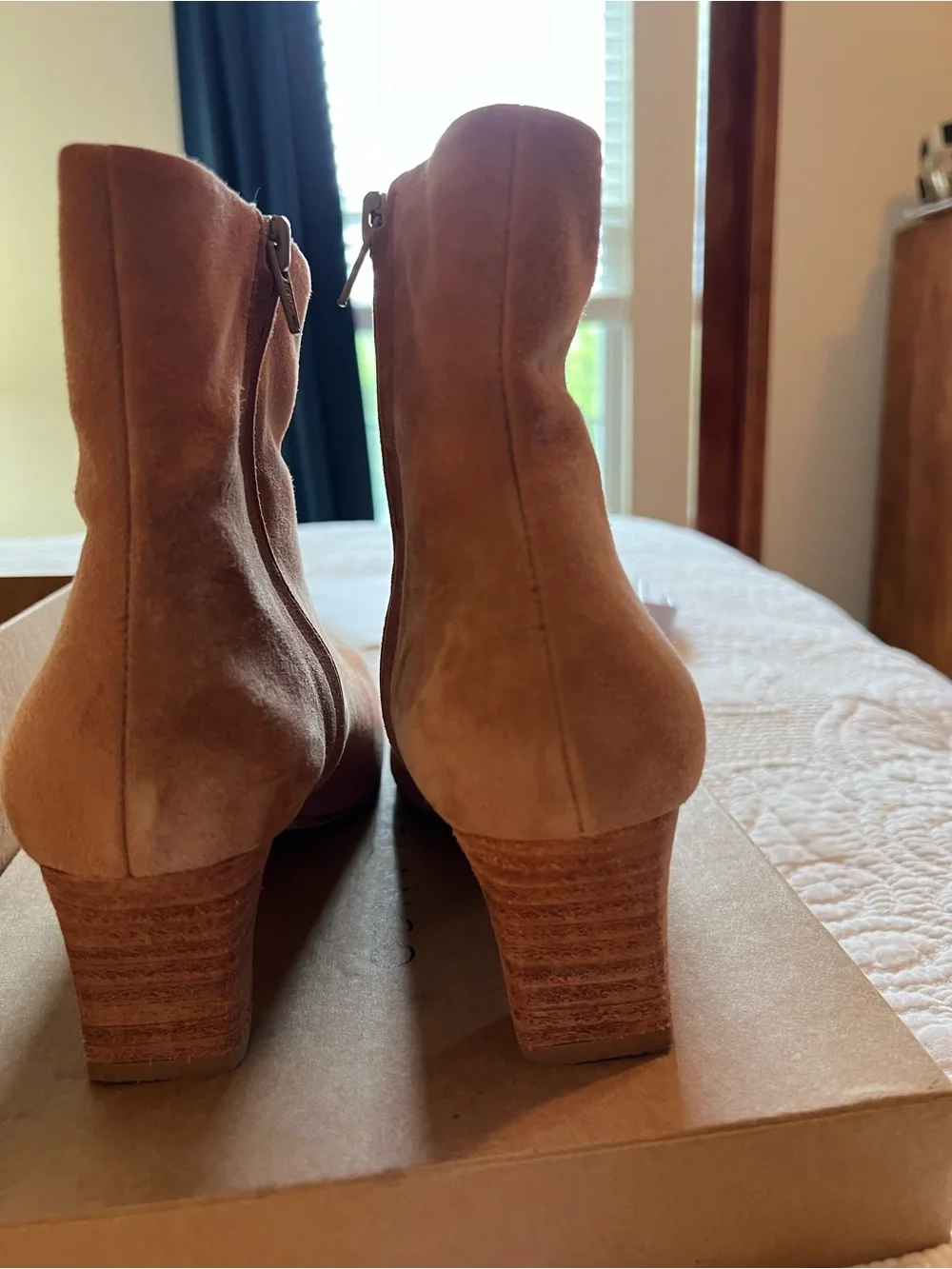 Huma Blanco Rose Suede Mid-Heel Ankle Boots with Side Zip